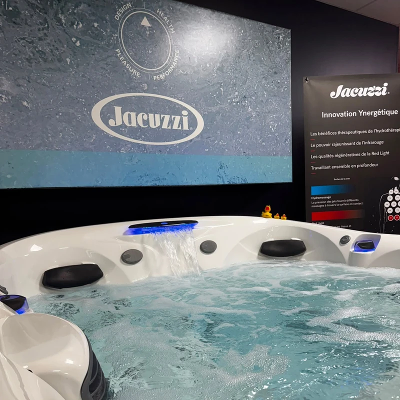 Cascade et appuie-tête d'un spa Jacuzzi®